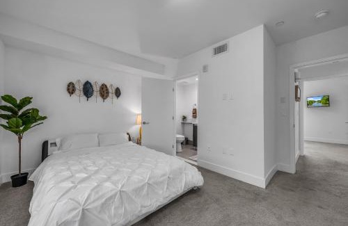 Beverly Grove Apartment | Amazing, Spacious Unit, Heart LA