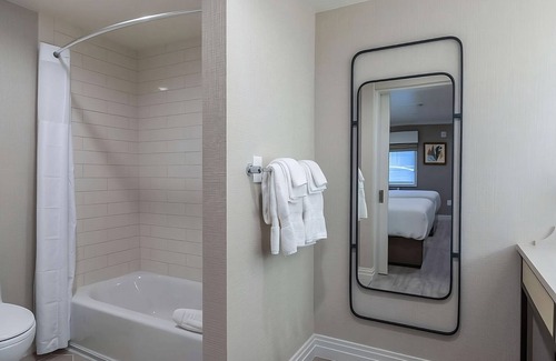 Southeast Torrance House | Amazing Stay! Four Great Units /8 Queen Beds, Central Location, Free Parking