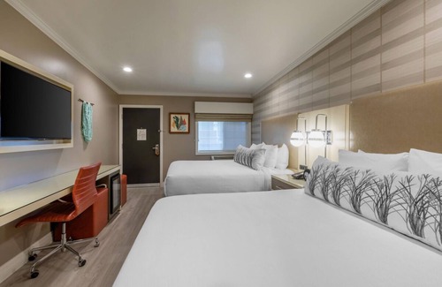 Southeast Torrance House | Amazing Stay! Four Great Units /8 Queen Beds, Central Location, Free Parking