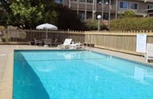 Westside Santa Cruz Apartment | Apartment ∙ 2 bedrooms ∙ 3 guests