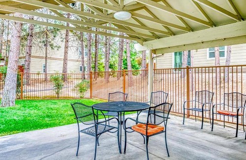 Bass Lake Apartment | Apartment ∙ 2 bedrooms ∙ 6 guests