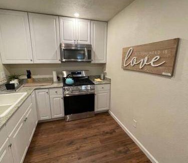 Fresno Apartment | Apartment ∙ 2 bedrooms ∙ 3 guests