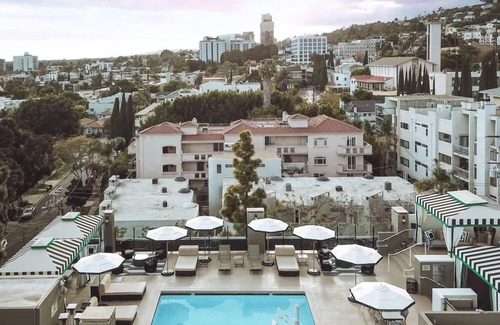Norma Triangle House | Appreciate the Beauty of Hollywood at an Exemplary Suite! 3 Stylish Units, Pool!