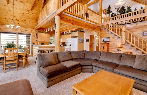 Fox Farm Cabin | Arktos Jewel Log Cabin w/Hot Tub + Pool Table