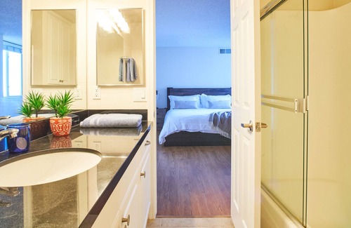 Marina Peninsula Apartment | "Artistic" 3Bedroom 2Bath Gorgeous Ocean Views.