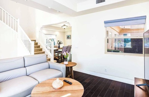 Azusa House | Azusa Views on Traymore #41219