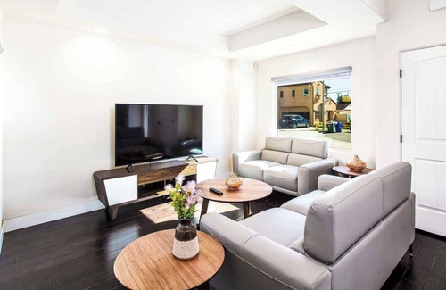 Azusa House | Azusa Views on Traymore #41219