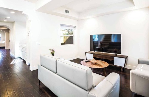 Azusa House | Azusa Views on Traymore #41219