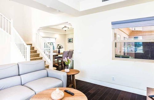 Azusa House | Azusa Views on Traymore