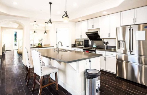 Azusa House | Azusa Views on Traymore