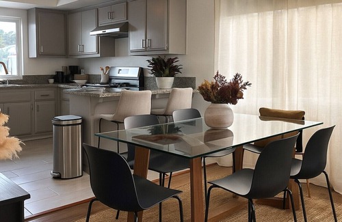 Lawndale House | Bay Breeze Hideaway Near Manhattan and Redondo Beach