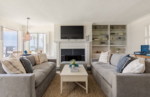 Central Mission Beach House | Bay View I by AvantStay Stylish Mission Beach Home on the Sand!