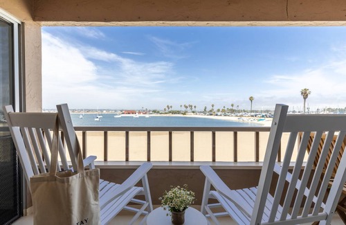Central Mission Beach House | Bay View I by AvantStay Stylish Mission Beach Home on the Sand!