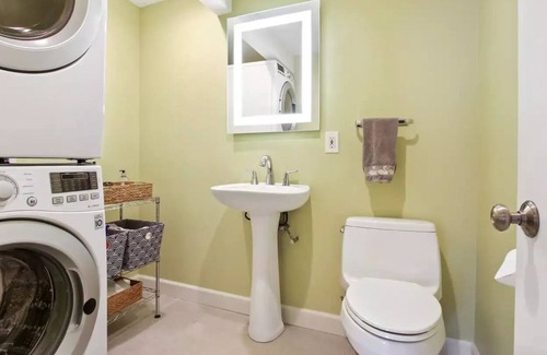 Hermosa Beach House | Beach home with A/C a few blocks from the Beach!nn