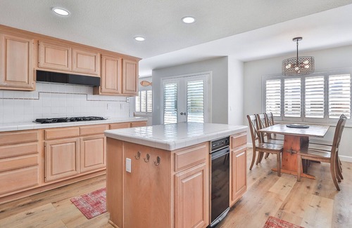 Pierpont Bay House | Beach Just Steps Away, Ocean Views, Spa, & Dog Friendly! Pierpont Ventura
