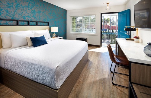 Beach Barber Tract Hotel | Beachfront La Jolla Retreat | 1 Unit | Steps to Shore