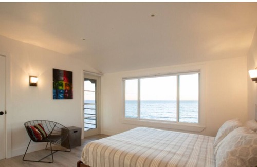 Pacific Palisades House | Beachfront Spanish Villa Pure Ocean Views