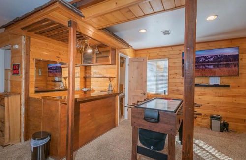 Upper Moonridge House | Bear Claw Inn