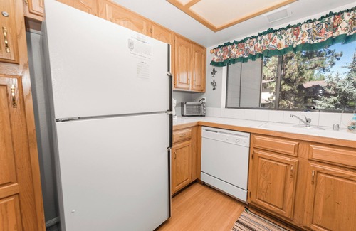 Moonridge Condo | Bear Mountain Escape - Walk to Bear Mountain, Fireplace, Deck, Barbecue