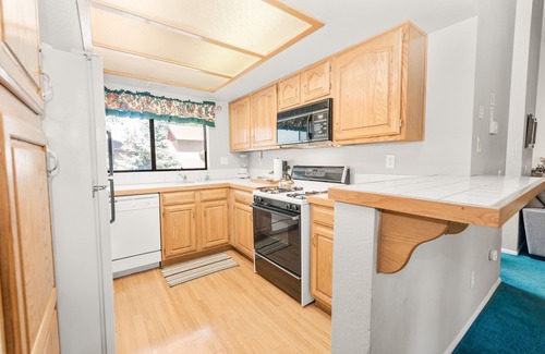 Moonridge Condo | Bear Mountain Escape - Walk to Bear Mountain, Fireplace, Deck, Barbecue