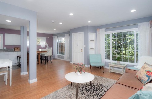 Larchmont House | Beautiful 2-story House Near Hollywood!