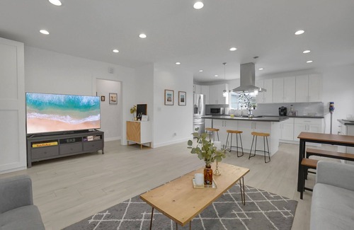 El Monte House | Beautiful 3 Bed Home Near LA & OC w/Big Backyardn