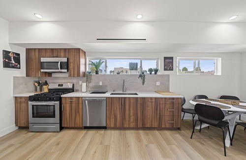 NoHo Arts District House | Beautiful 4 Bedrooms Townhome new construction in NoHO! nPerfect for family!