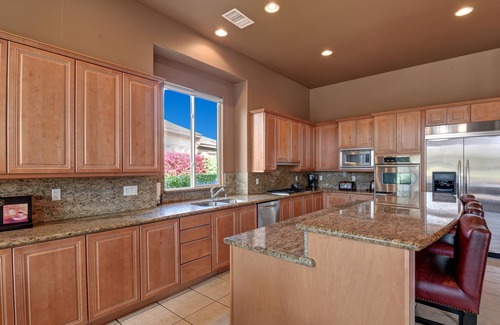 La Quinta House | Beautiful 5 Bedroom Vacation Retreat Home LQ113 LIC#110300