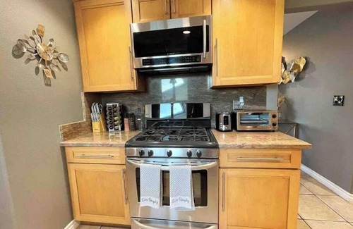 Garden Grove House | Beautiful, Cozy, Vacation home 6mins fr Disneyland