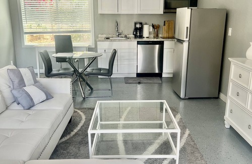 Del Mar Apartment | Beautiful Del Mar Beach Studio 2 blocks to Sandy Beach