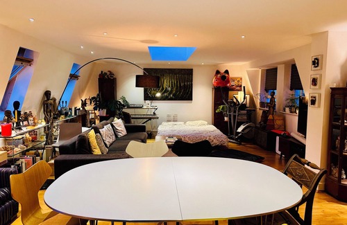 Camden Town with Primrose Hill Apartment | Beautiful double-bed room & living room w/sofa bed available in Camden Town