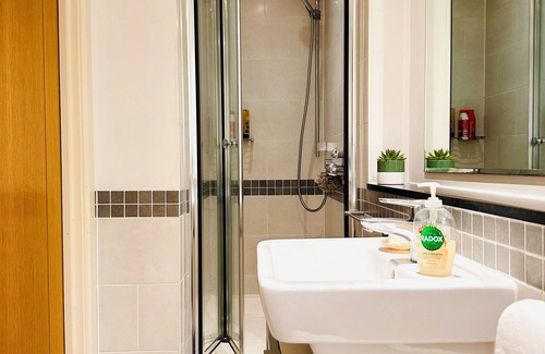 Camden Town with Primrose Hill Apartment | Beautiful double-bed room & living room w/sofa bed available in Camden Town