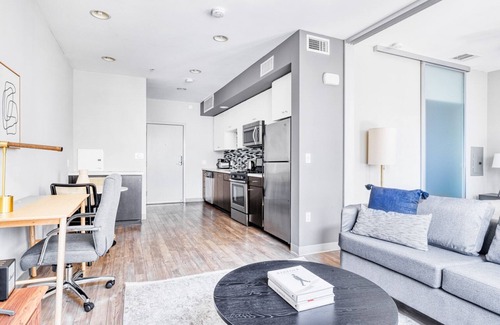 Little Tokyo Apartment | Beautiful Downtown 1BR w/ Gym & Pool, near Staples Center, by Blueground