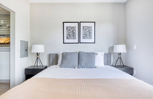 Little Tokyo Apartment | Beautiful Downtown 1BR w/ Gym & Pool, near Staples Center, by Blueground