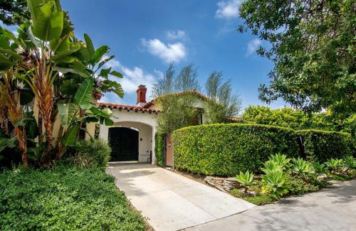 Pico - Robertson Villa | Beautiful Large 3 Bedroom 2 Bath Plus Pool and Jacuzzi