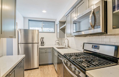 Eastern Malibu Condo | Beautiful, luxurious hideaway right on Carbon Beach in Malibu!