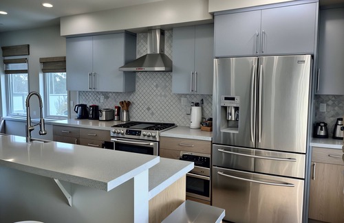 La Brea House | 𝐵𝑒𝒶𝓊𝓉𝒾𝒻𝓊𝓁 Townhouse Steps from Hollywood Blvd - ᗯITᕼ ᑭᖇIᐯᗩTE ᑭᗩTIO