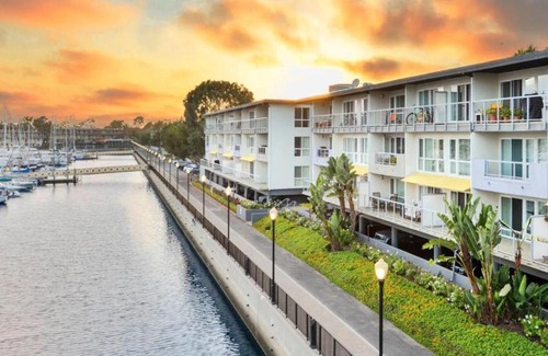 Marina del Rey Apartment | Beautiful Waterfront Townhome!
