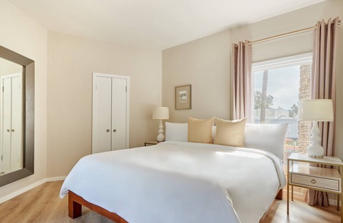 Beverly Hills Apartment | Beverly Terrace powered by Sonder | King Suite