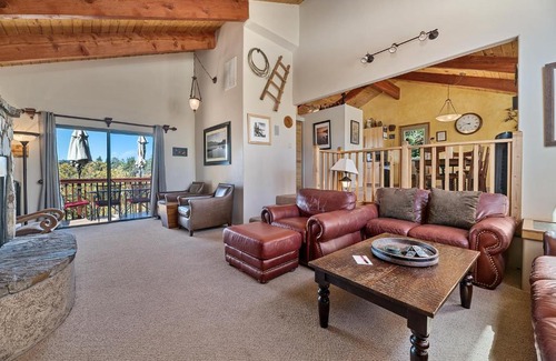 Upper Moonridge House | Big Bear Mountain Cabin