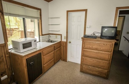 Fox Farm House | Big Olympic Getaway, Spacious 4b 3.5b, Sleeps 10, Pool Table and WiFi
