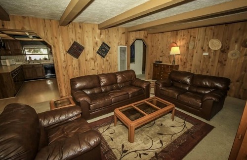 Fox Farm House | Big Olympic Getaway, Spacious 4b 3.5b, Sleeps 10, Pool Table and WiFi