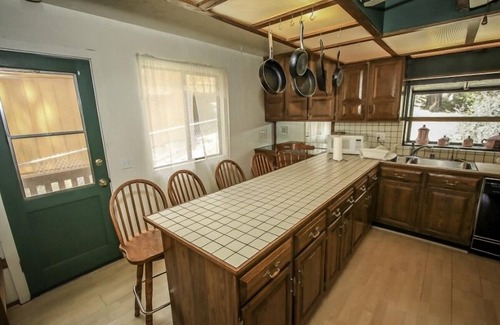 Fox Farm House | Big Olympic Getaway, Spacious 4b 3.5b, Sleeps 10, Pool Table and WiFi