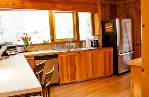 Fern Valley Cabin | Big Rock Creek Lodge: Mountain Retreat w/Views, Spa, On Creek, Pet Friendly