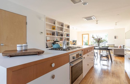 Elysian Heights Apartment | BlackBirds Way by onefinestay