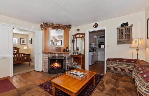Fawnskin Cabin | Blue Jay Cottage by Destination Big Bear : Fawnskin! Separate Guest Quarters! Vintage Features! Fireplace! Laundry!