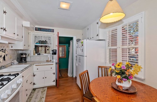 Fawnskin Cabin | Blue Jay Cottage by Destination Big Bear : Fawnskin! Separate Guest Quarters! Vintage Features! Fireplace! Laundry!