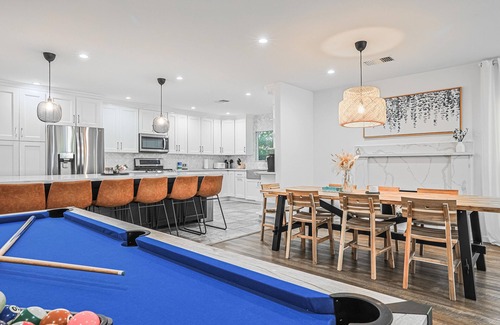 Sherman Oaks House | BOHO POOL HOME - Modern Vibrant LA Retreat