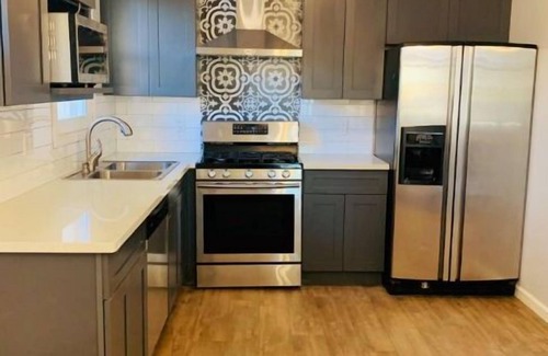 Oakland House | Bon Voyage Home. Great For Getting Around Town!