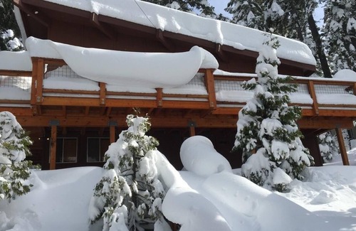 Chamberlands House | Book thirty-day ski leases today! Driveway snow plow included! Dog ok!